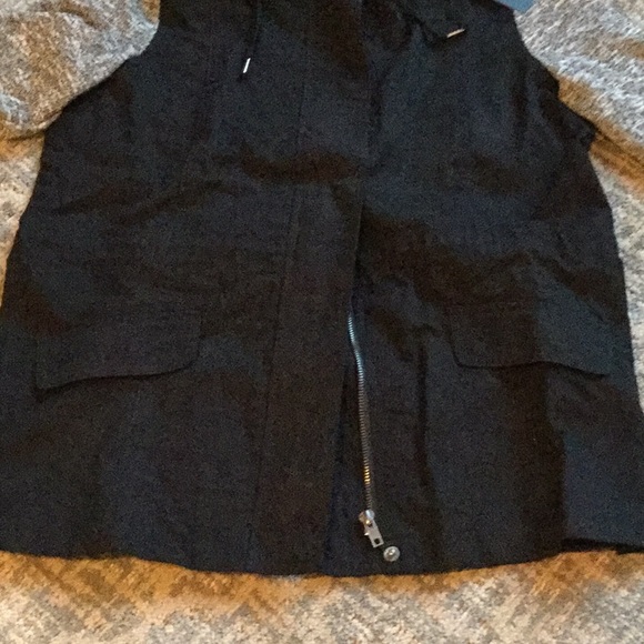 Black jacket w/contrasting sleeves ❤️ - Picture 2 of 4